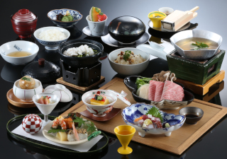 【黒毛和牛御膳】旬の味覚を敷きつめた黒毛和牛付き御膳